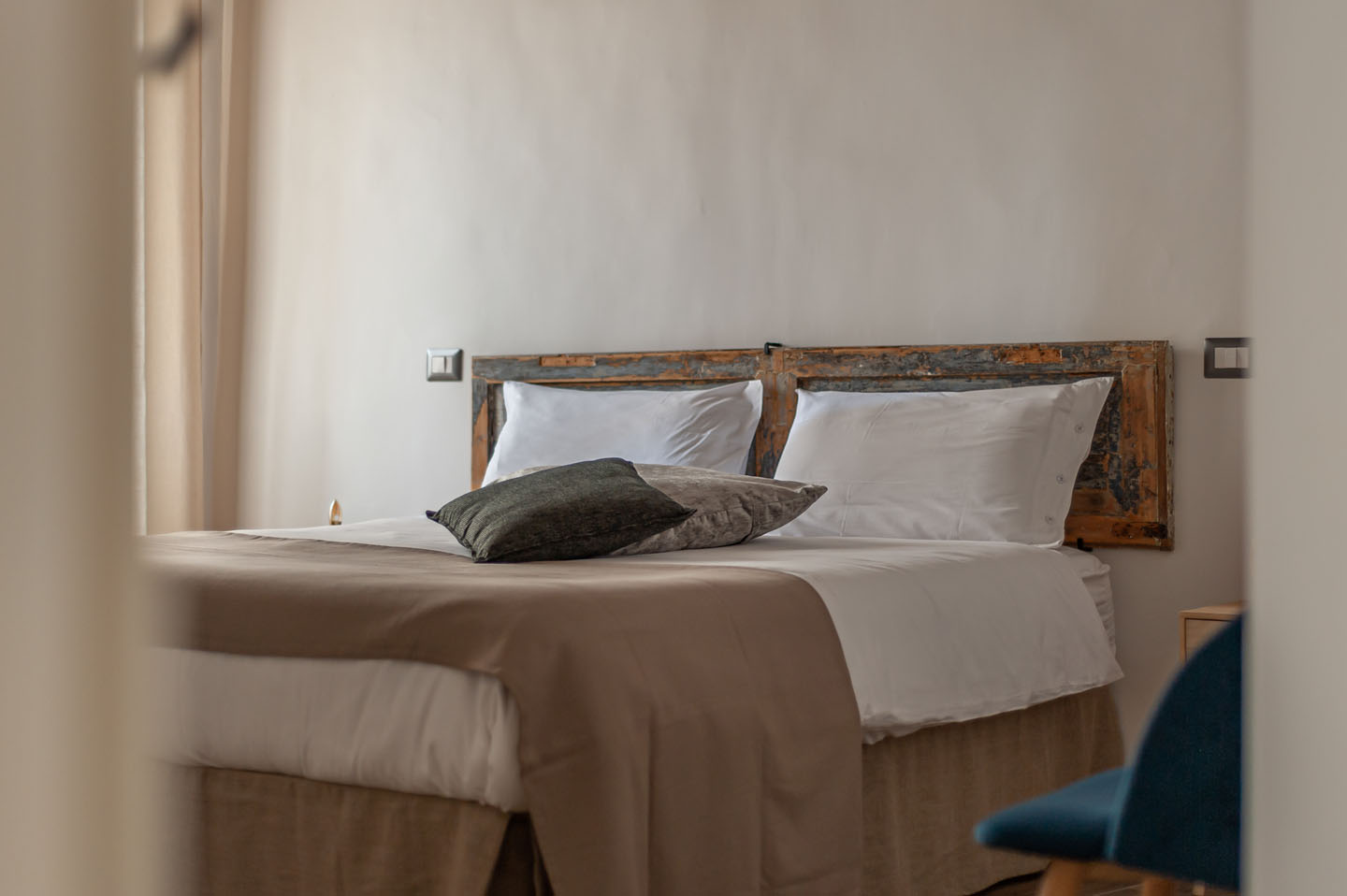 Bed & box gallery image